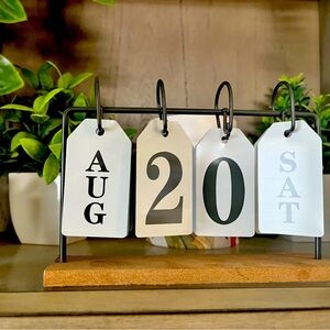 Cute Metal flip Desk Calendar